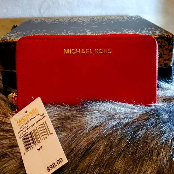 Michael Kors Jet Set Lg Coin Multifunction Phone Case ~ Red ~ NWT BOGO HALF - Picture 2 of 5